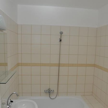 Sarok Apartmanhaz Szekszard Otel Oda fotoğraf