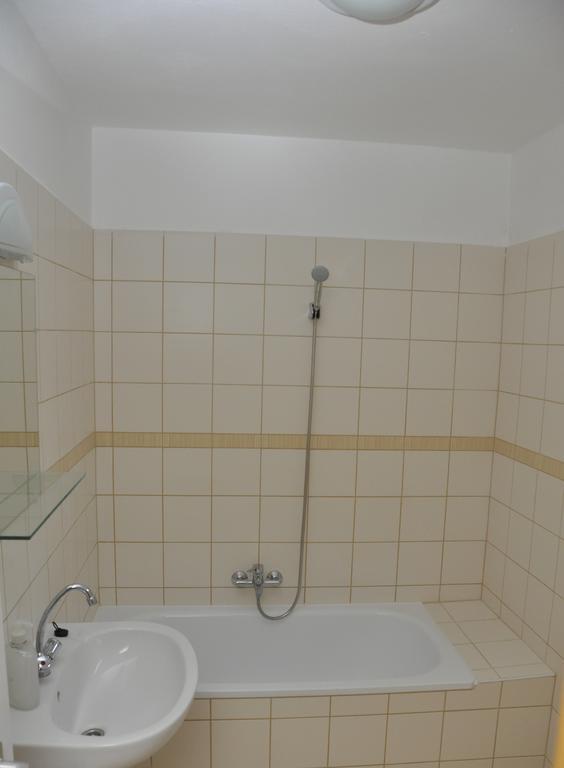 Sarok Apartmanhaz Szekszard Otel Oda fotoğraf